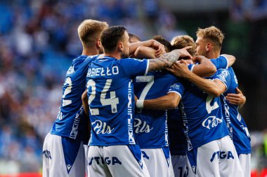 Lech 'in oyuncuları UEFA Şampiyonlar Ligi karşılaşmasında Antonio Miliç' ten gol üstüne gol atarken görüldü. Lech Poznan ve Breidablik Kopavogur (Maciej Rogowski)