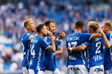 Lech 'in oyuncuları UEFA Şampiyonlar Ligi karşılaşmasında Antonio Miliç' ten gol üstüne gol atarken görüldü. Lech Poznan ve Breidablik Kopavogur (Maciej Rogowski)