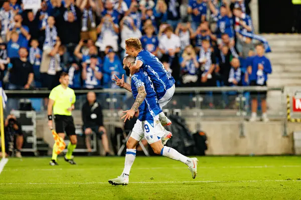 Mikael Ishak ve Joel Pereira UEFA Şampiyonlar Ligi maçında gol attıktan sonra kutlama yaparken görüldü. Lech Poznan ve Breidablik Kopavogur (Maciej Rogowski)