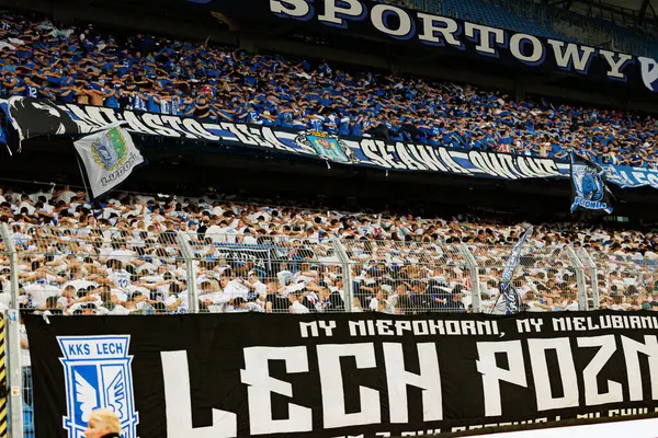 UEFA Şampiyonlar Ligi maçında Lech taraftarları görüldü. Lech Poznan ve Breidablik Kopavogur (Maciej Rogowski)
