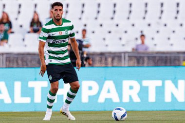 Goncalo Inacio, Trofeu de Cinco Violinos maçında Sporting CP ve Villarreal CF (Maciej Rogowski) takımları arasında görüldü.)