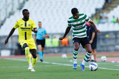 Nicolas Pepe ve Matheus Reis, Sporting CP ve Villarreal CF (Maciej Rogowski) takımları arasında oynanan Trofeu de Cinco Violinos maçında görüldü.)
