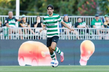 Francisco Trincao, Trofeu de Cinco Violinos maçında Sporting CP ve Villarreal CF (Maciej Rogowski) takımları arasında görüldü.)
