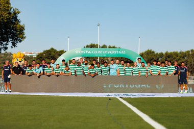 Sporcu CP ve Villarreal CF (Maciej Rogowski) takımları arasında oynanan Trofeu de Cinco Violinos maçında sporcular ve personel)