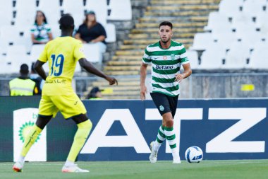 Goncalo Inacio, Trofeu de Cinco Violinos maçında Sporting CP ve Villarreal CF (Maciej Rogowski) takımları arasında görüldü.)