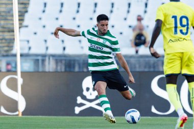 Goncalo Inacio, Trofeu de Cinco Violinos maçında Sporting CP ve Villarreal CF (Maciej Rogowski) takımları arasında görüldü.)