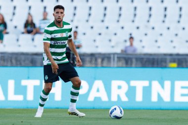Goncalo Inacio, Trofeu de Cinco Violinos maçında Sporting CP ve Villarreal CF (Maciej Rogowski) takımları arasında görüldü.)