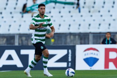 Goncalo Inacio, Trofeu de Cinco Violinos maçında Sporting CP ve Villarreal CF (Maciej Rogowski) takımları arasında görüldü.)