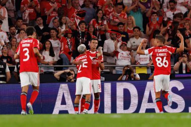 Gianluca Prestianni ve Henrique Araujo, SL Benfica ile Fenerbahçe SK (Maciej Rogowski) arasında oynanan Eusebio Kupası maçında gol üstüne gol atarken görüldü.)