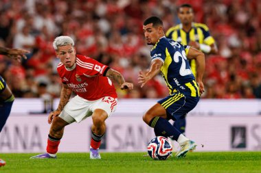 Gianluca Prestianni ve Levant Mercan, Eusebio Cup maçında SL Benfica ve Fenerbahçe SK (Maciej Rogowski) arasında görüldü.)