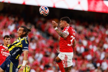 SL Benfica ve Fenerbahçe SK (Maciej Rogowski) arasında oynanan Eusebio Cup maçında Caglar Soyuncu ve Nicolas Otamendi görüldü)