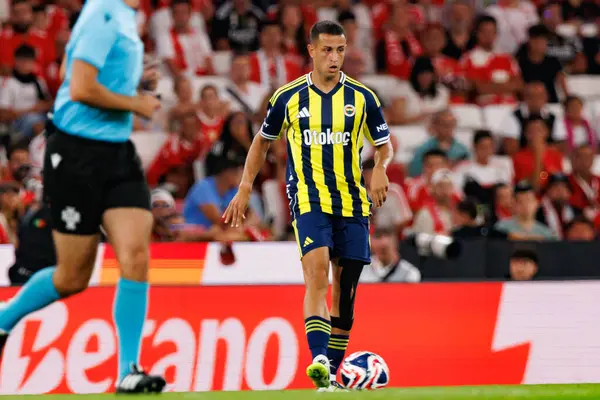 Bartug Elmaz, SL Benfica ile Fenerbahçe SK (Maciej Rogowski) arasında oynanan Eusebio Kupası maçında görüldü.)