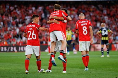 Kerem Akturkoglu ve Joao Veloso, SL Benfica ile Fenerbahçe SK (Maciej Rogowski) arasında oynanan Eusebio Cup maçında gol attıktan sonra kutlama yaparken görüldü.)