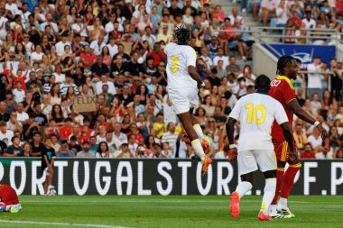 Mohamed Simakan, Al-Nassr Futbol Kulübü ile Rio Ave FC (Maciej Rogowski) arasındaki dostluk maçında attığı golü kutlarken görüldü.)