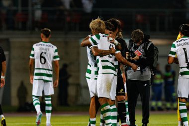 Ricardo Mangas ve Hidemasa Morita, Liga Portekiz maçı sırasında Estadio Belediyesi Rio Maior 'daki Casa Pia ve Sporting CP takımları arasında görüldü (Maciej Rogowski)