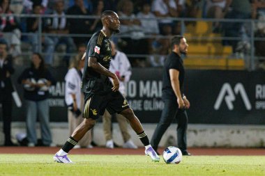 Duplexe Tchamba, Liga Portekiz maçı sırasında Estadio Belediyesi Rio Maior 'daki Casa Pia ve Sporting CP takımları arasında görüldü (Maciej Rogowski)