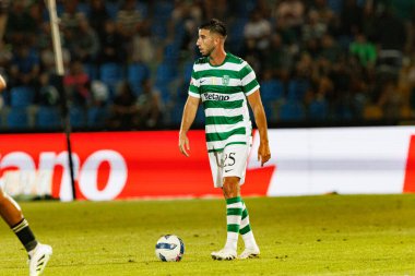 Goncalo Inacio, Liga Portekiz maçı sırasında Estadio Belediyesi Rio Maior 'daki Casa Pia ve Sporting CP takımları arasında görüldü (Maciej Rogowski)