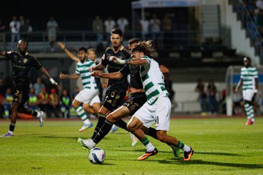 Ricardo Mangas ve Andre Geraldes, Liga Portekiz maçı sırasında Estadio Belediyesi Rio Maior 'daki Casa Pia ve Sporting CP takımları arasında görüldü (Maciej Rogowski)