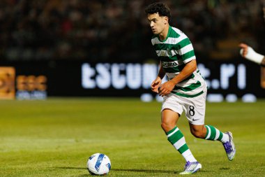 Pedro Goncalves, Liga Portekiz maçı sırasında Estadio Belediyesi Rio Maior 'daki Casa Pia ve Sporting CP takımları arasında görüldü (Maciej Rogowski)