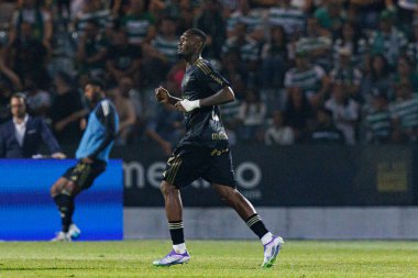 Duplexe Tchamba, Liga Portekiz maçı sırasında Estadio Belediyesi Rio Maior 'daki Casa Pia ve Sporting CP takımları arasında görüldü (Maciej Rogowski)