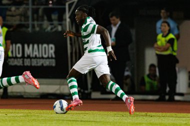 Estadio Belediyesi Rio Maior 'daki Casa Pia ve Sporting CP takımları arasında oynanan Liga Portekiz maçı sırasında Geovany Quenda görüldü (Maciej Rogowski)