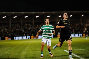 Gaizka Larrazabal ve Ricardo Mangas, Liga Portekiz maçı sırasında Estadio Municipal Rio Maior 'daki Casa Pia ve Sporting CP takımları arasında görüldü (Maciej Rogowski)