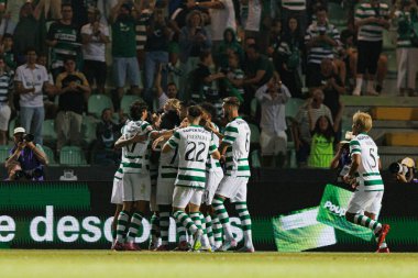  Casa Pia ve Estadio Belediyesi Rio Maior (Maciej Rogowski) takımları arasında oynanan Liga Portekiz maçında Morten Hjulmand 'dan gol üstüne gol atarken görülen Sporting Oyuncuları)
