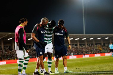 Ousmane Diomande ve Medikal Spor Ekibi, Estadio Belediyesi Rio Maior 'daki Casa Pia ve Sporting CP takımları arasında oynanan Liga Portekiz maçı sırasında görüldü (Maciej Rogowski)