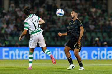 Francisco Trincao ve Joao Goulart, Liga Portekiz maçı sırasında Estadio Municipal Rio Maior 'daki Casa Pia ve Sporting CP takımları arasında görüldü (Maciej Rogowski)