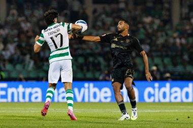 Francisco Trincao ve Joao Goulart, Liga Portekiz maçı sırasında Estadio Municipal Rio Maior 'daki Casa Pia ve Sporting CP takımları arasında görüldü (Maciej Rogowski)