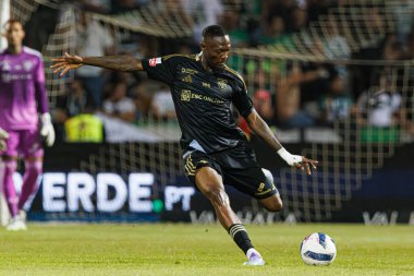 Duplexe Tchamba, Liga Portekiz maçı sırasında Estadio Belediyesi Rio Maior 'daki Casa Pia ve Sporting CP takımları arasında görüldü (Maciej Rogowski)