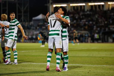 Francisco Trincao ve Pedro Goncalves, Estadio Belediyesi Rio Maior 'daki (Maciej Rogowski) Casa Pia ve Sportif CP takımları arasındaki Liga Portekiz maçında gol attıktan sonra kutlama yaparken görüldü.)