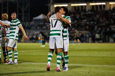 Francisco Trincao ve Pedro Goncalves, Estadio Belediyesi Rio Maior 'daki (Maciej Rogowski) Casa Pia ve Sportif CP takımları arasındaki Liga Portekiz maçında gol attıktan sonra kutlama yaparken görüldü.)