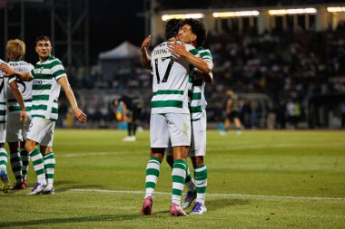 Francisco Trincao ve Pedro Goncalves, Estadio Belediyesi Rio Maior 'daki (Maciej Rogowski) Casa Pia ve Sportif CP takımları arasındaki Liga Portekiz maçında gol attıktan sonra kutlama yaparken görüldü.)