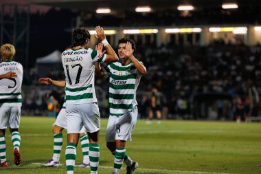 Francisco Trincao ve Pedro Goncalves, Estadio Belediyesi Rio Maior 'daki (Maciej Rogowski) Casa Pia ve Sportif CP takımları arasındaki Liga Portekiz maçında gol attıktan sonra kutlama yaparken görüldü.)