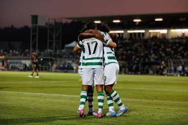 Cin Catamo, Francisco Trincao ve Luis Suarez, Estadio Belediyesi Rio Maior 'daki (Maciej Rogowski) Casa Pia ve Sporting CP takımları arasında oynanan Liga Portekiz maçında gol attıktan sonra kutlama yaparken görüldü.)