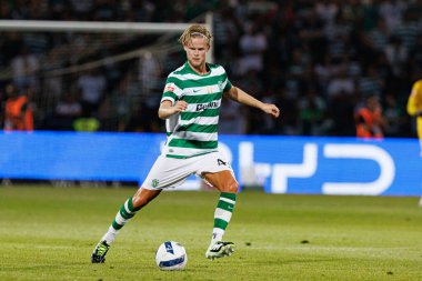 Morten Hjulmand, Liga Portekiz maçı sırasında Estadio Belediyesi Rio Maior 'daki Casa Pia ve Sporting CP takımları arasında görüldü (Maciej Rogowski)