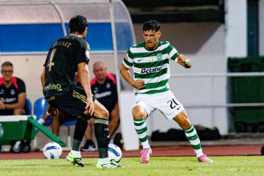 Joao Goulart ve Maximiliano Araujo, Liga Portekiz maçı sırasında Estadio Belediyesi Rio Maior 'daki Casa Pia ve Sporting CP takımları arasında görüldü (Maciej Rogowski)