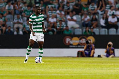 Ousmane Diomande, Liga Portekiz maçı sırasında Estadio Belediyesi Rio Maior 'daki Casa Pia ve Sporting CP takımları arasında görüldü (Maciej Rogowski)