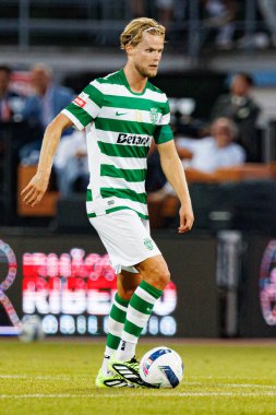 Morten Hjulmand, Liga Portekiz maçı sırasında Estadio Belediyesi Rio Maior 'daki Casa Pia ve Sporting CP takımları arasında görüldü (Maciej Rogowski)