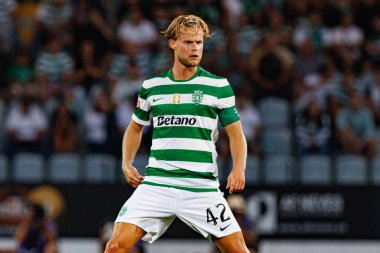 Morten Hjulmand, Liga Portekiz maçı sırasında Estadio Belediyesi Rio Maior 'daki Casa Pia ve Sporting CP takımları arasında görüldü (Maciej Rogowski)