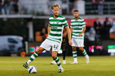 Morten Hjulmand, Liga Portekiz maçı sırasında Estadio Belediyesi Rio Maior 'daki Casa Pia ve Sporting CP takımları arasında görüldü (Maciej Rogowski)