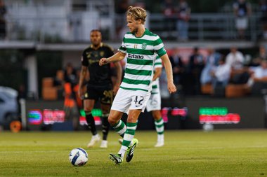 Morten Hjulmand, Liga Portekiz maçı sırasında Estadio Belediyesi Rio Maior 'daki Casa Pia ve Sporting CP takımları arasında görüldü (Maciej Rogowski)