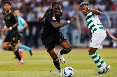 Kelian Nsona ve Geny Catamo, Liga Portekiz maçı sırasında Estadio Belediyesi Rio Maior 'daki Casa Pia ve Sporting CP takımları arasında görüldü (Maciej Rogowski)