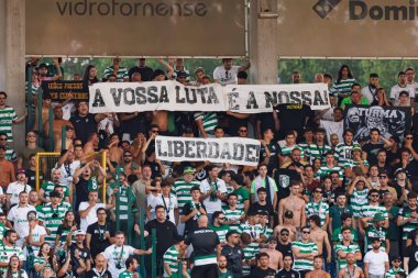 Estadio Belediyesi Rio Maior 'da (Maciej Rogowski) Casa Pia ve Sporting CP takımları arasında oynanan Liga Portekiz maçının taraftarları görülüyor.)