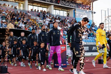 Joao Goulart, Patrick Sequeira ve Jose Fonte, Liga Portekiz maçı sırasında Estadio Belediyesi Rio Maior 'daki Casa Pia ve Sporting CP takımları arasında görüldü (Maciej Rogowski)