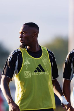 Duplexe Tchamba, Liga Portekiz maçı sırasında Estadio Belediyesi Rio Maior 'daki Casa Pia ve Sporting CP takımları arasında görüldü (Maciej Rogowski)