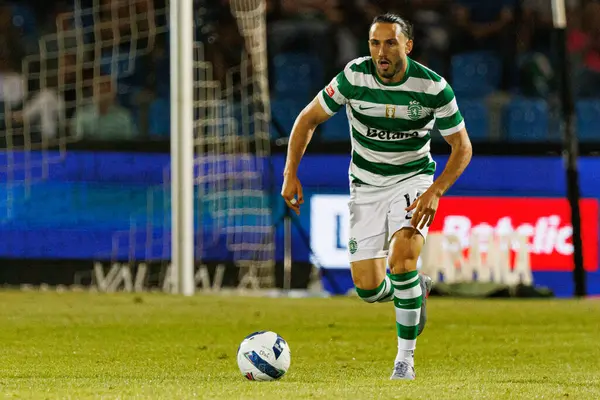  Giorgi Kochorashvili, Liga Portekiz maçı sırasında Estadio Belediyesi Rio Maior 'daki Casa Pia ve Sporting CP takımları arasında görüldü (Maciej Rogowski)