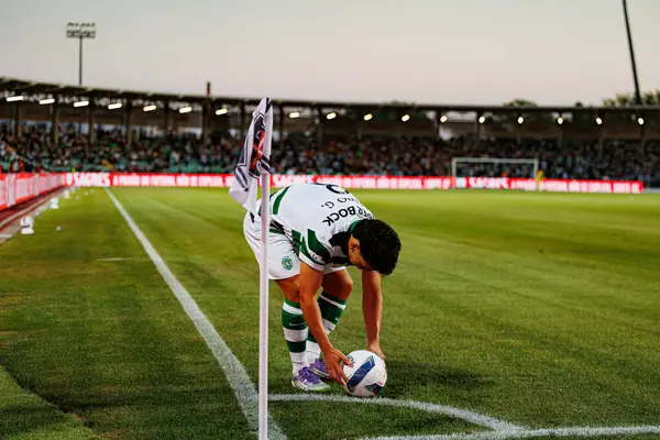 Pedro Goncalves, Liga Portekiz maçı sırasında Estadio Belediyesi Rio Maior 'daki Casa Pia ve Sporting CP takımları arasında görüldü (Maciej Rogowski)