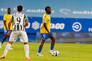 Patrick de Paula, Liga Portekiz maçı sırasında GD Estoril Praia ve CF Estrela Amadora (Maciej Rogowski)